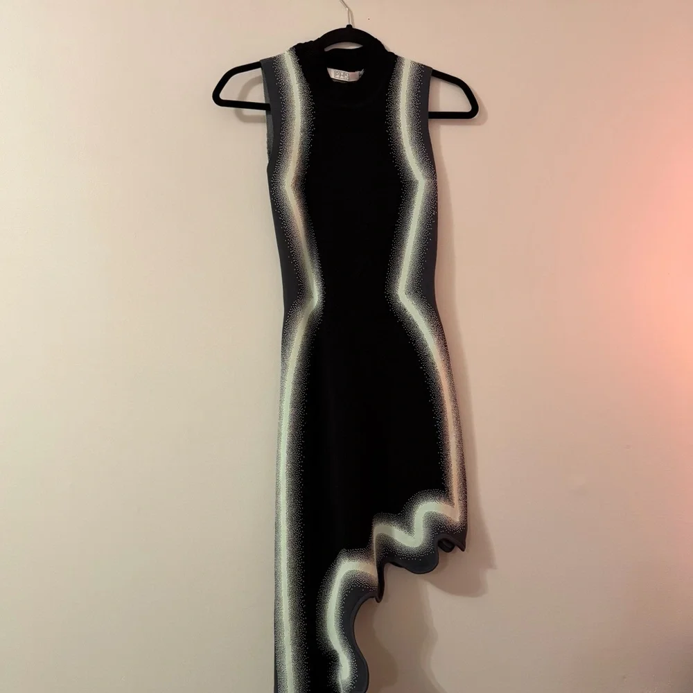 PH5 Wavy Asymmetrical Dress in Black & White - Picture 2 of 6